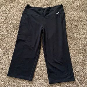 Nike dri-fit Capri leggings